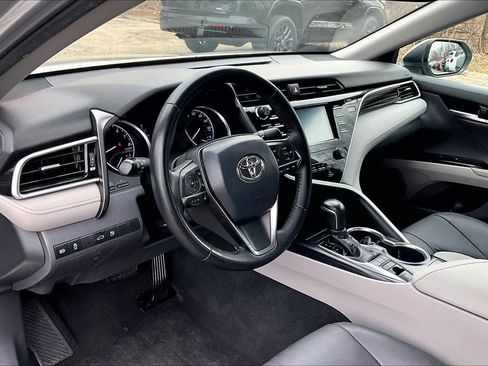 Used 2018 Toyota Camry XLE image 16