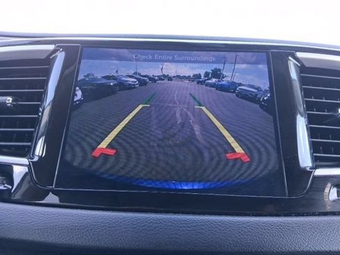 Used 2017 Chrysler Pacifica Touring-L w/ Tire & Wheel Group FWD image 28