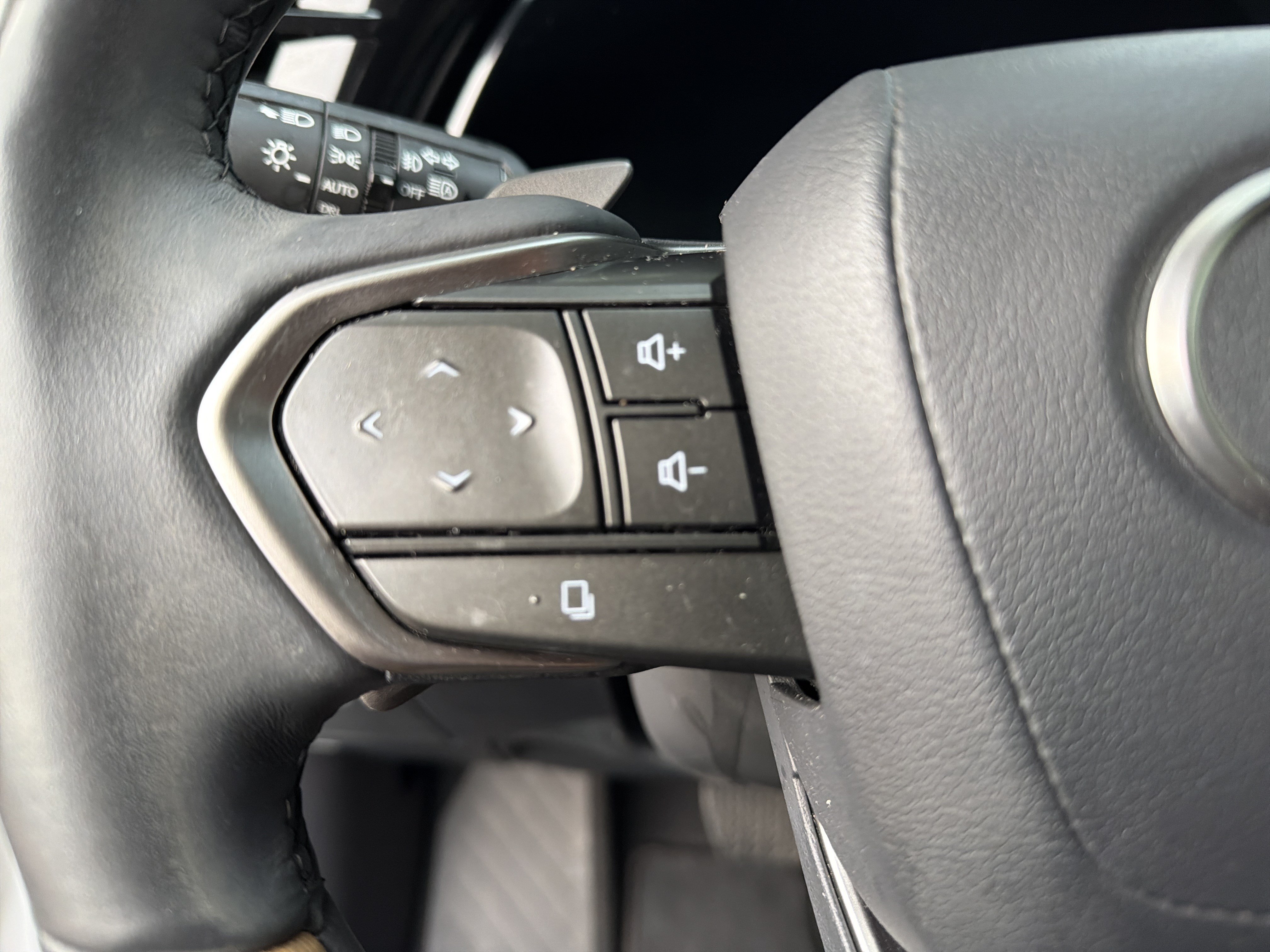Used 2024 Lexus RX 350 FWD w/ Convenience Package image 18