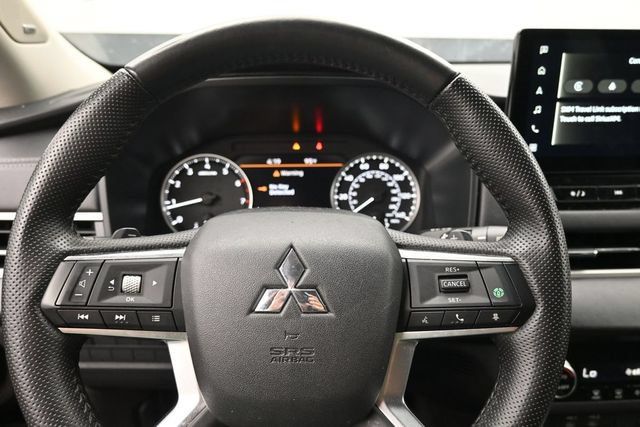 Used 2025 Mitsubishi Outlander SE FWD image 16