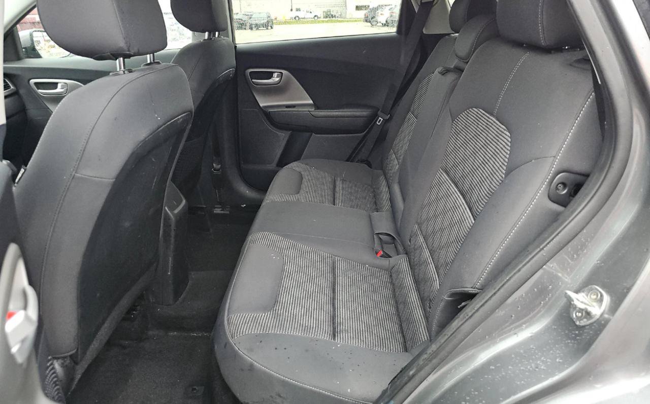 Used 2017 Kia Niro LX FWD image 16