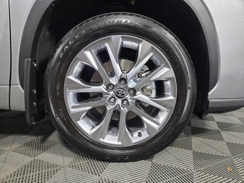 Used 2025 Toyota Highlander Limited FWD image 11