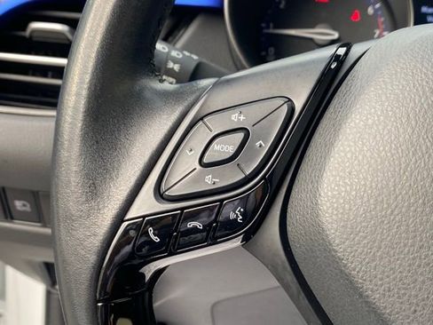 Used 2022 Toyota C-HR XLE image 41