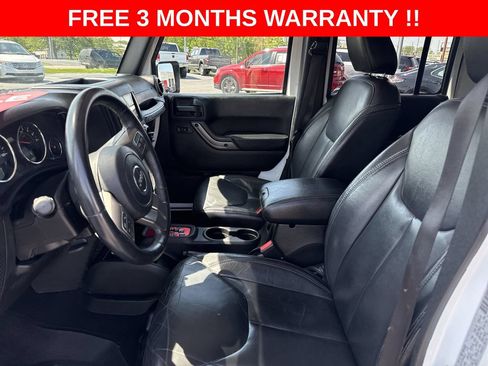 Used 2018 Jeep Wrangler Unlimited Sahara AWD/4WD image 14