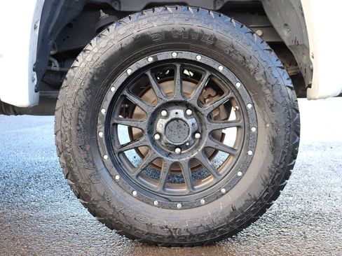 Certified 2017 Toyota Tundra SR5 image 9