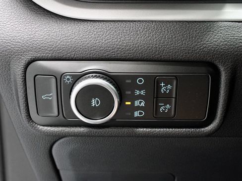 Used 2024 Ford Explorer XLT w/ Equipment Group 202A AWD/4WD image 28