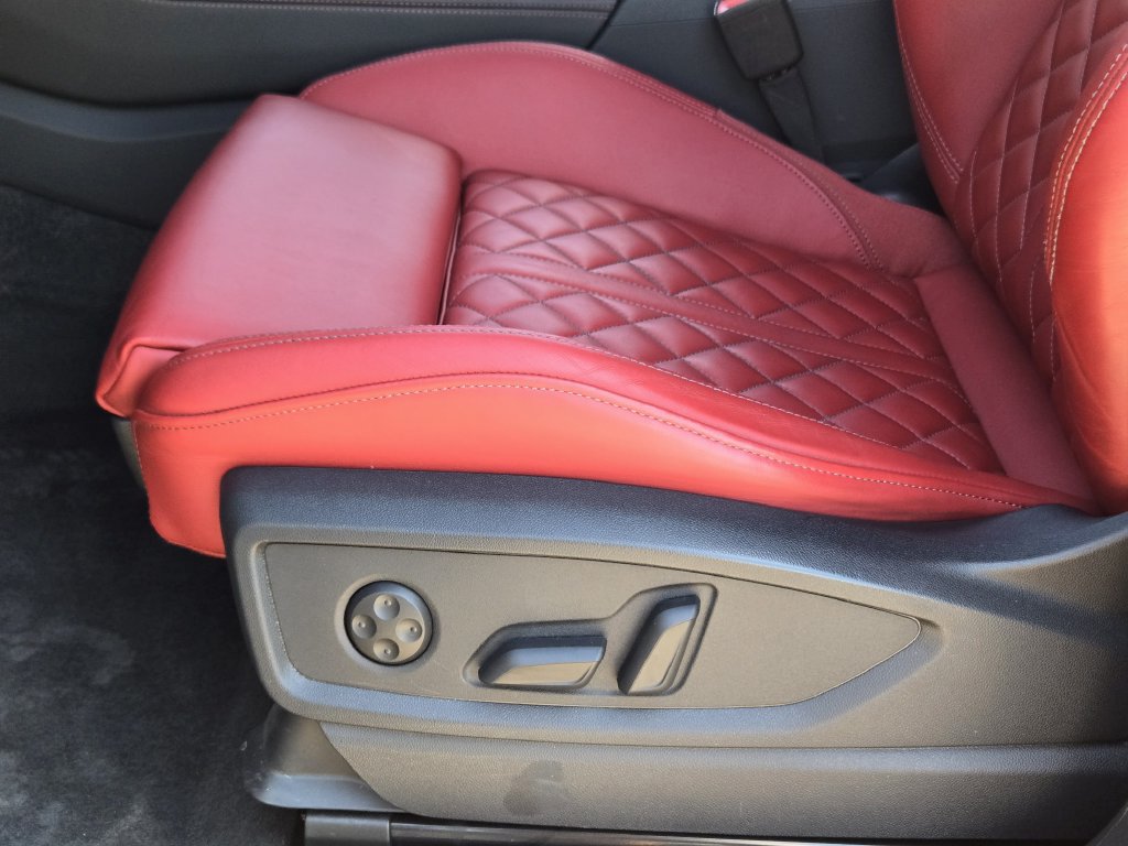 Used 2024 Audi SQ5 Prestige AWD/4WD image 31