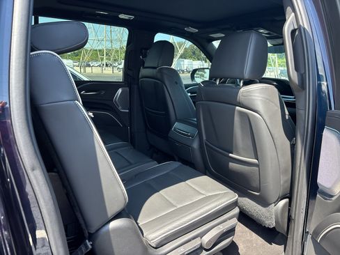 Used 2023 Cadillac Escalade ESV Sport w/ LPO, ONYX Package AWD/4WD image 7