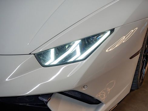 Used 2018 Lamborghini Huracan Performante image 17