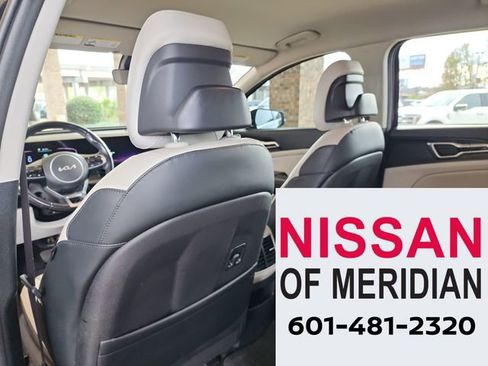 Used 2023 Kia Sportage EX image 25