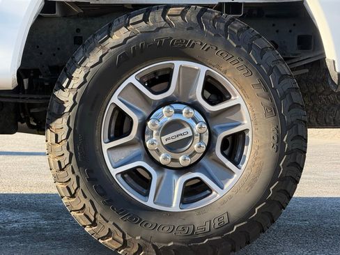 Used 2024 Ford F250 Lariat image 3