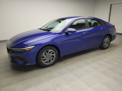 Used 2024 Hyundai Elantra SEL FWD image 2