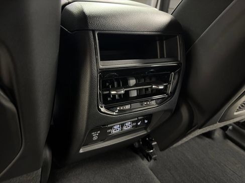 Used 2025 Jeep Grand Cherokee Limited w/ Black Appearance Package AWD/4WD image 37