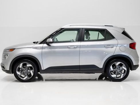 Used 2025 Hyundai Venue SEL FWD image 29
