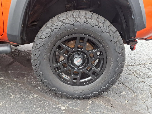 Used 2016 Toyota Tacoma TRD Off-Road w/ Exterior Package AWD/4WD image 8