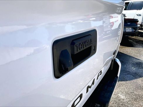 Used 2021 Toyota Tacoma TRD Sport AWD/4WD image 31