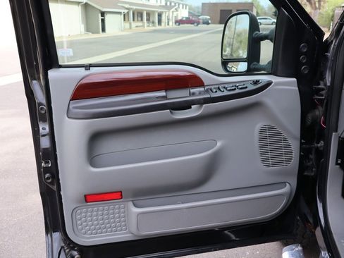 Used 2005 Ford F350 Lariat image 23