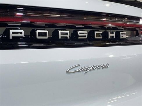 Used 2021 Porsche Macan image 12