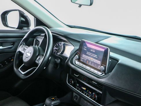 Used 2024 Nissan Rogue SV FWD image 25