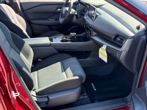 Used 2025 Nissan Rogue SV image 24