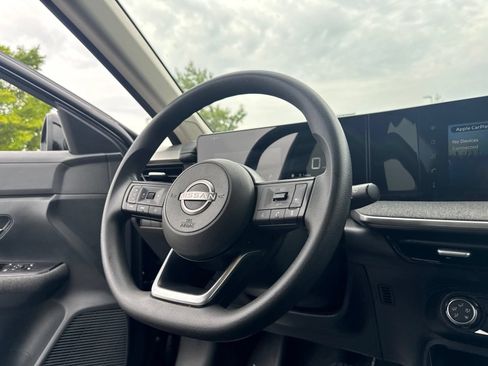 Used 2025 Nissan Kicks SV w/ Charging Package AWD/4WD image 17