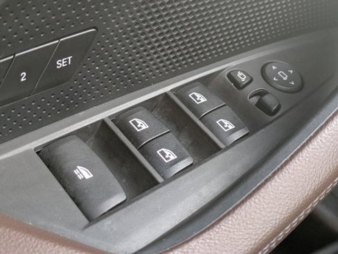 Used 2023 BMW 430i Convertible w/ Premium Package image 18