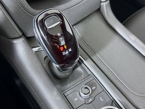 Used 2025 Cadillac XT6 Luxury FWD image 17