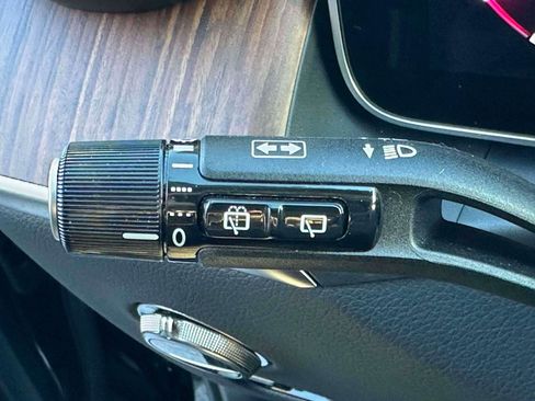 Used 2025 Mercedes-Benz GLC 350e 4MATIC image 22