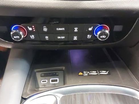 Used 2024 Buick Enclave Premium AWD/4WD image 28
