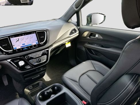 New 2026 Chrysler Voyager LX image 30