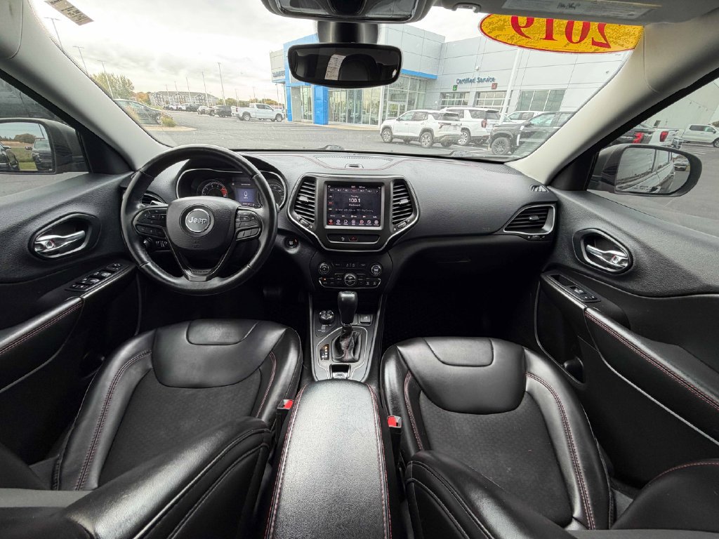 Used 2019 Jeep Cherokee Trailhawk w/ Cold Weather Group AWD/4WD image 28