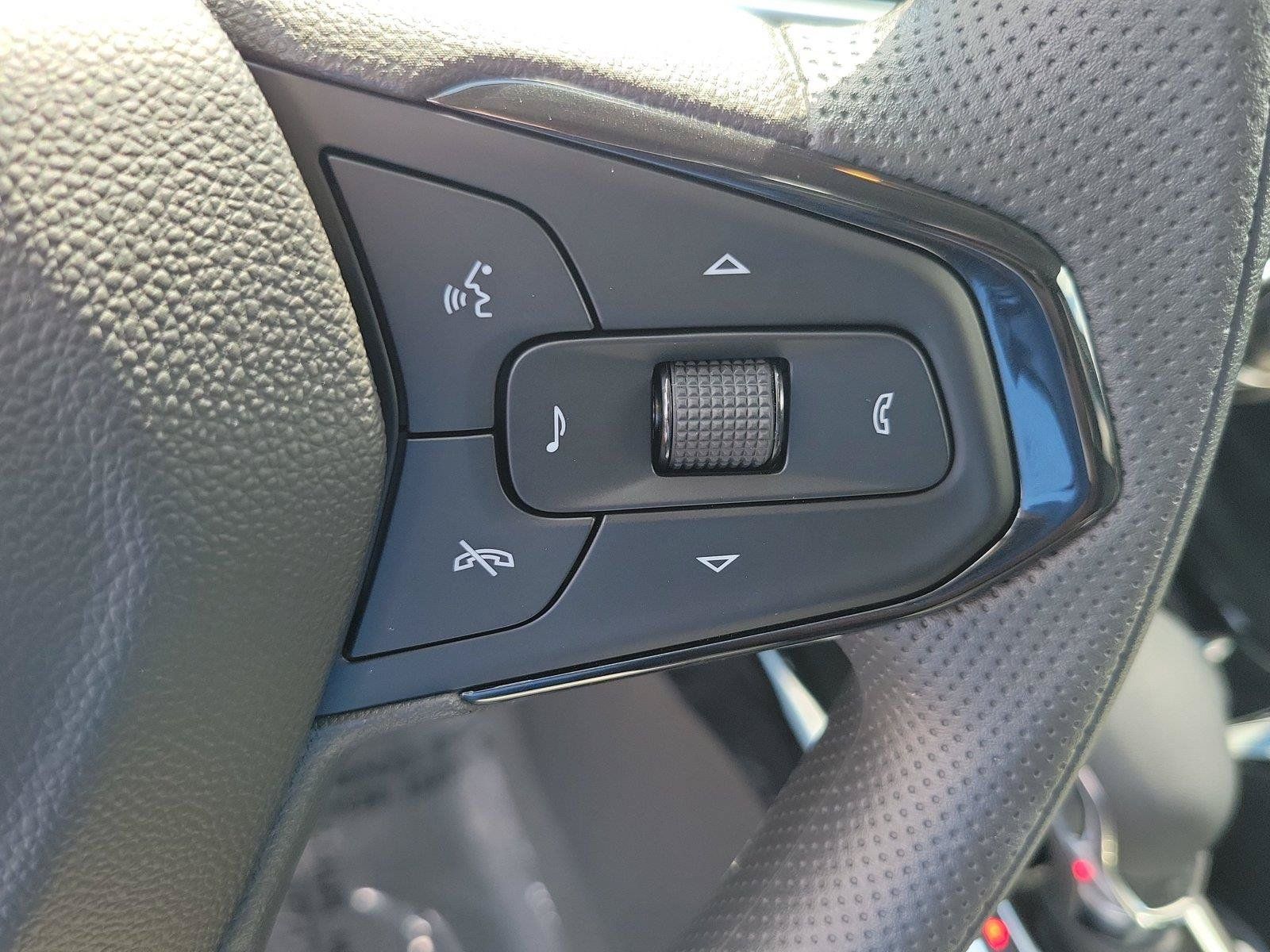 Used 2026 Chevrolet Trax LT FWD image 27