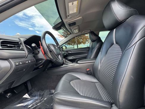 Used 2020 Toyota Camry SE image 14