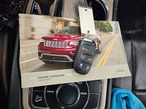 Used 2017 Jeep Grand Cherokee Limited w/ Luxury Group II AWD/4WD image 31