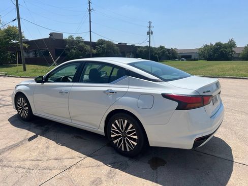Used 2024 Nissan Altima 2.5 SV FWD image 8