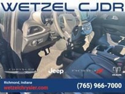 Used 2025 Chrysler Pacifica Select