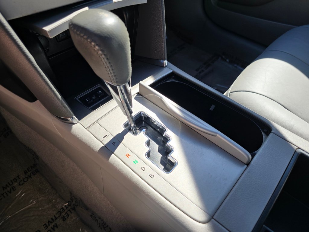Used 2009 Toyota Camry Hybrid w/ Upgrade Pkg w/ Navigation FWD image 9