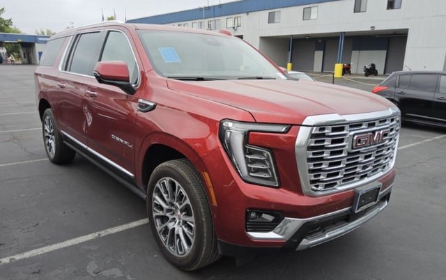 Used 2026 GMC Yukon XL Denali w/ Denali Reserve Package AWD/4WD image 2