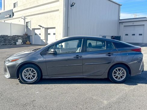 Used 2021 Toyota Prius Prime XLE image 4