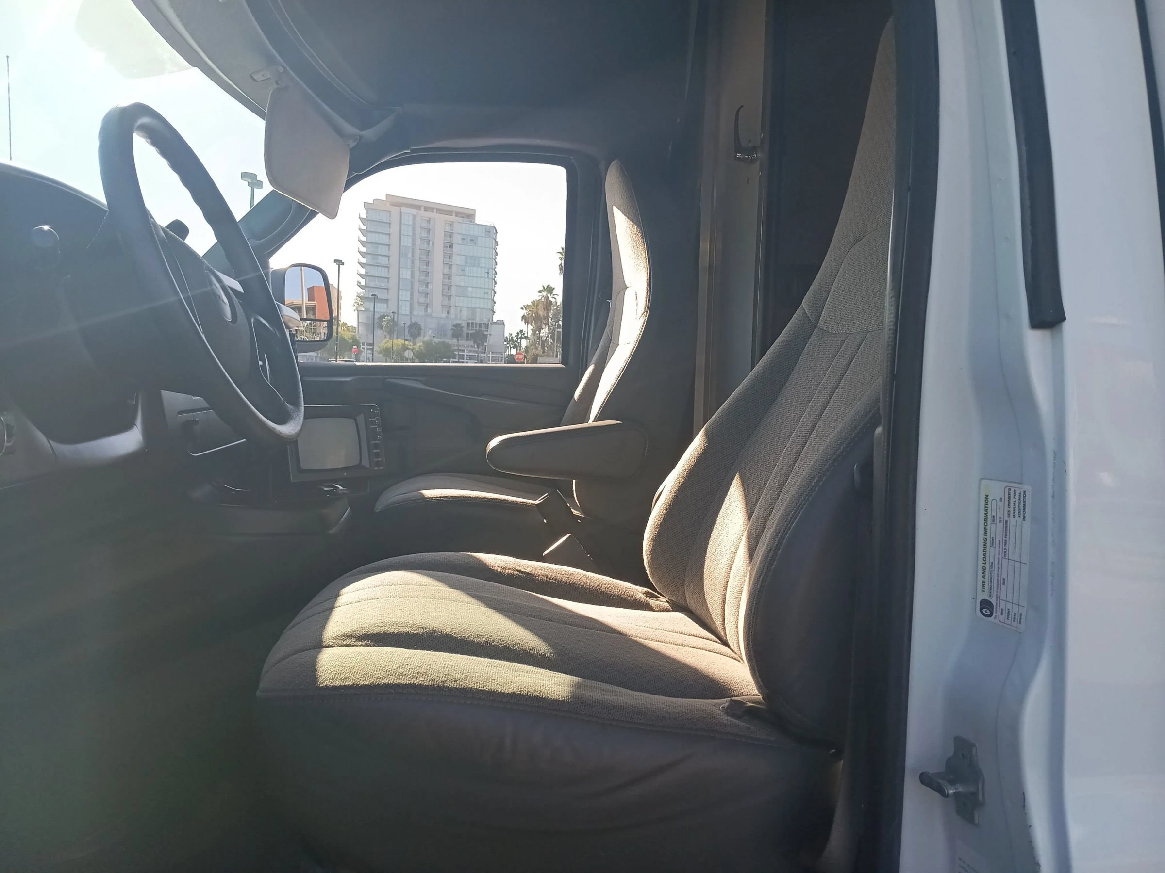Used 2010 Chevrolet Express 3500 RWD image 14