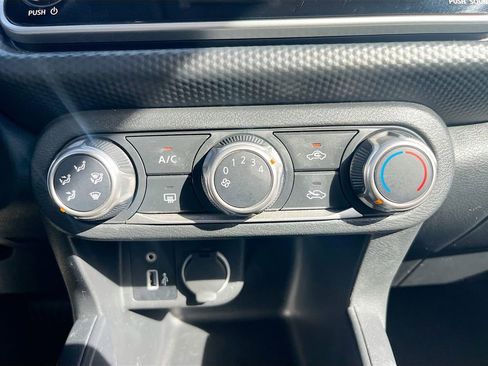 Used 2021 Nissan Kicks S image 15