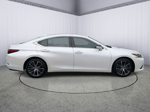 Used 2024 Lexus ES 350 w/ Premium Package image 2