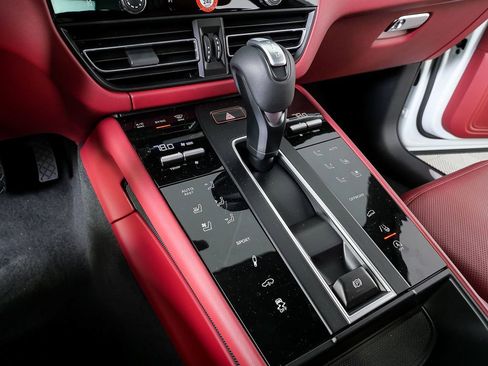 New 2026 Porsche Macan S image 18