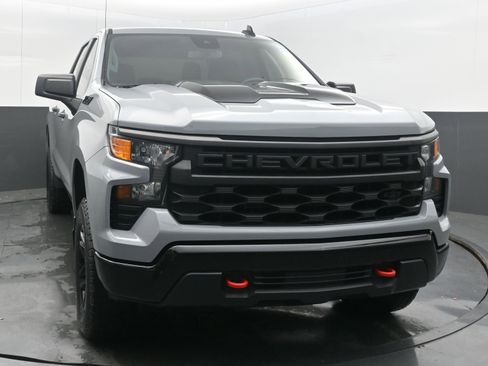Used 2024 Chevrolet Silverado 1500 Custom Trail Boss w/ LPO, Dark Essentials Package AWD/4WD image 3