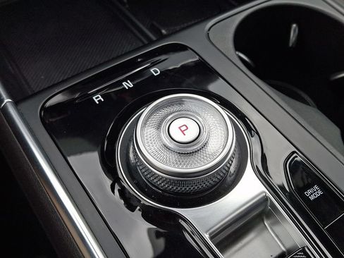 Certified 2025 Kia Carnival SX Prestige FWD image 17