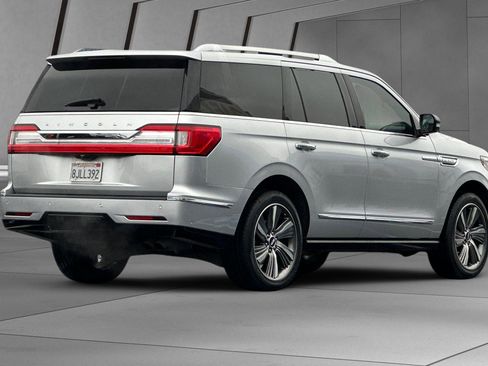 Used 2019 Lincoln Navigator Reserve image 4