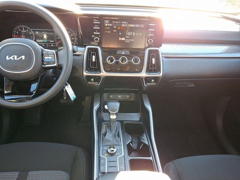 Used 2023 Kia Sorento LX image 15
