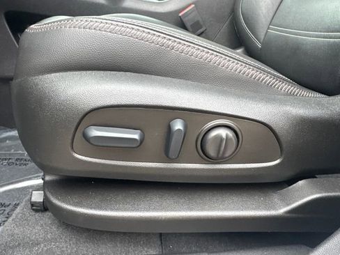 Used 2023 GMC Terrain Denali image 42