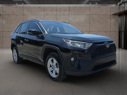 Used 2020 Toyota RAV4 XLE FWD image 3