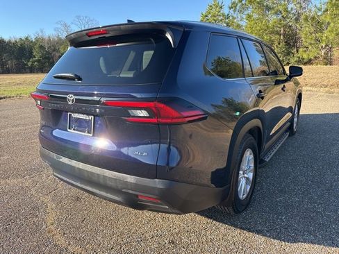 Used 2025 Toyota Grand Highlander AWD image 3